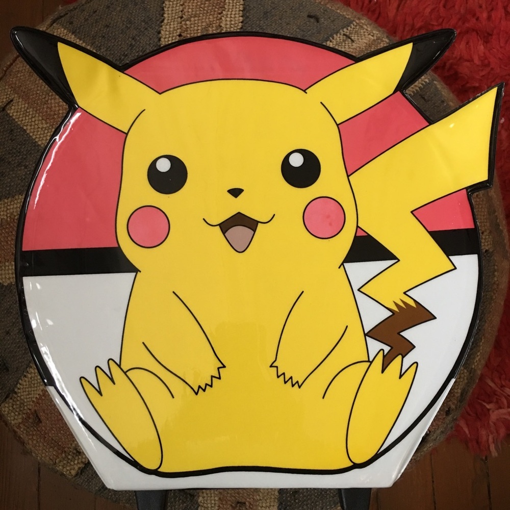 RARE 1999 Pokémon Pikachu Rolling Suitcase